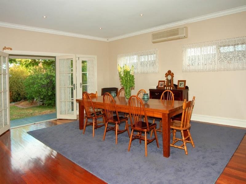 10 Fenacre Street, Strathmore VIC 3041
