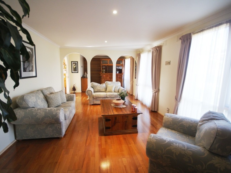 21 Koroit Place, Taylors Lakes VIC 3038