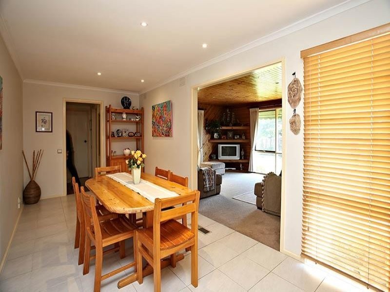 21 Koroit Place, Taylors Lakes VIC 3038