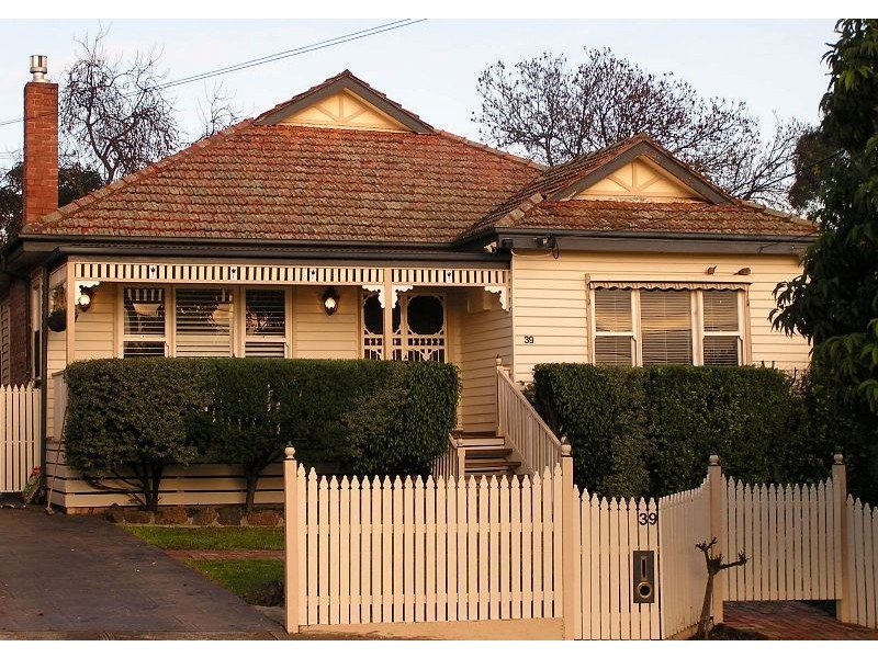 39 Collegian Avenue, Strathmore VIC 3041