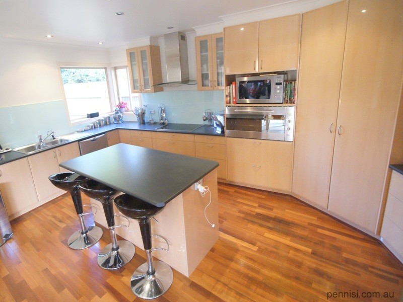 18 Holberg Street, Moonee Ponds VIC 3039