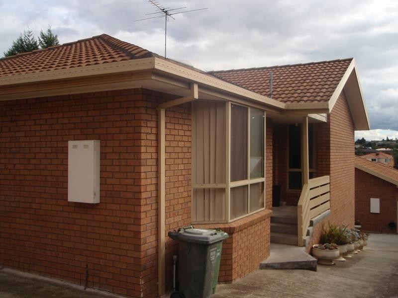 2/25 Nicholson Crescent, Meadow Heights VIC 3048