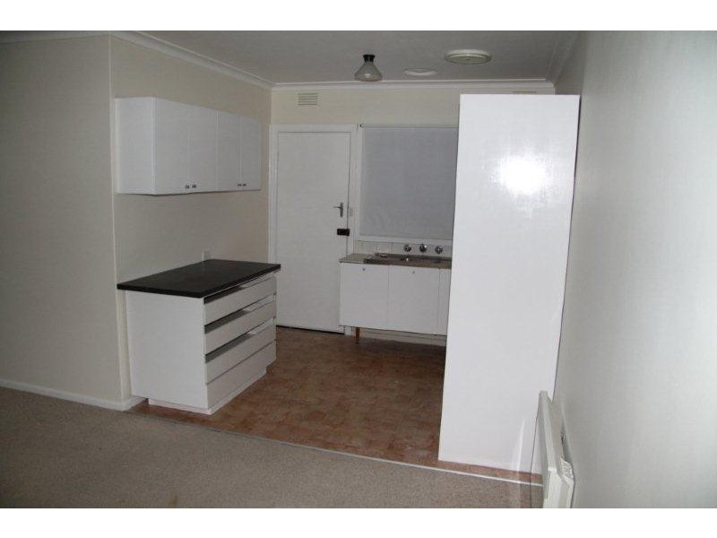 2/22 Windsor Avenue, Strathmore VIC 3041