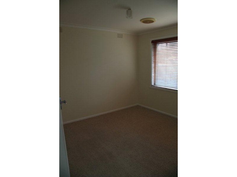 2/22 Windsor Avenue, Strathmore VIC 3041