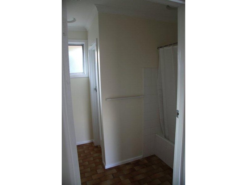 2/22 Windsor Avenue, Strathmore VIC 3041