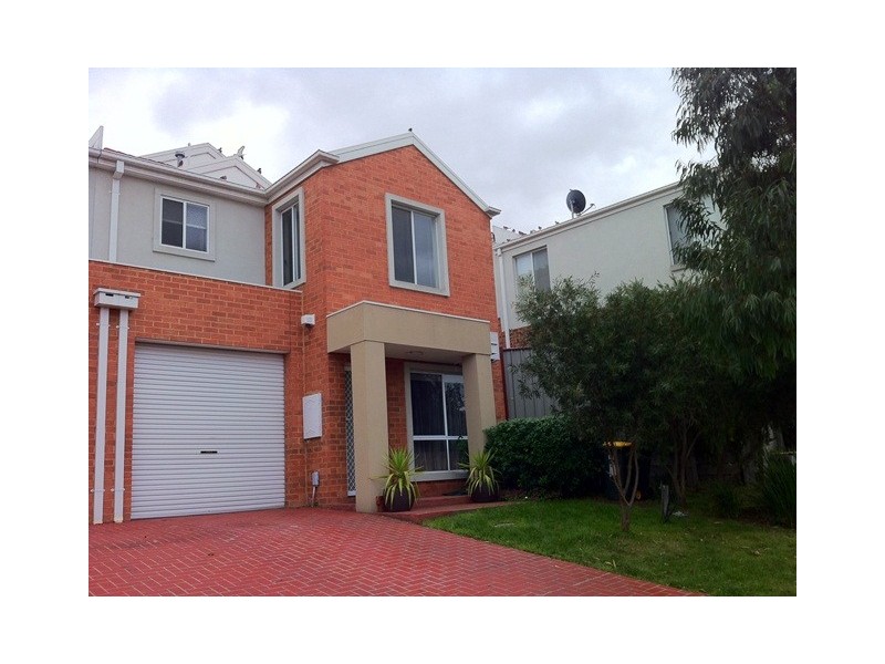 15 Seggan Circle, Gowanbrae VIC 3043