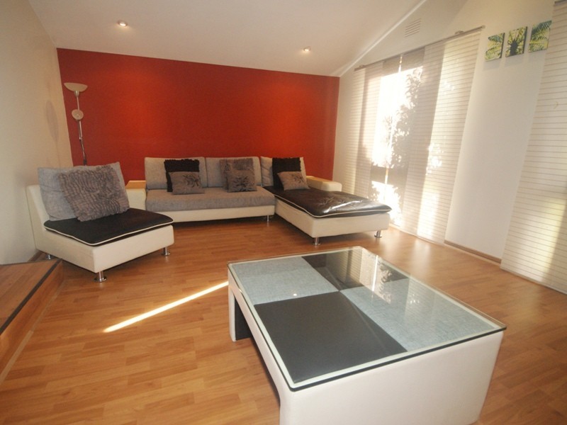 5 Koroit Place, Taylors Lakes VIC 3038