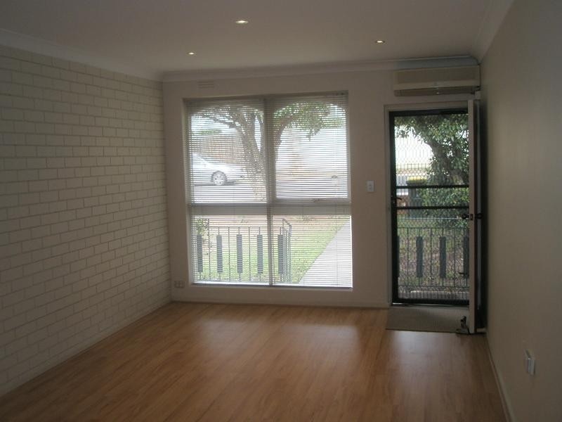 4/14 Moushall Avenue, Niddrie VIC 3042