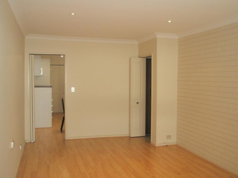 4/14 Moushall Avenue, Niddrie VIC 3042