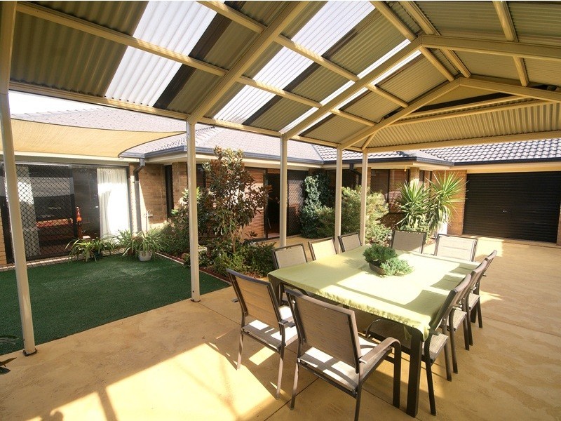 40 University Drive, Taylors Hill VIC 3037
