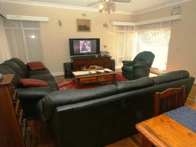 59 Hillsyde Parade, Strathmore VIC 3041