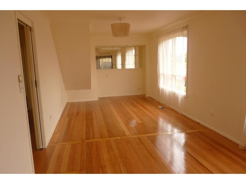 24 Burnleigh Drive, Gladstone Park VIC 3043