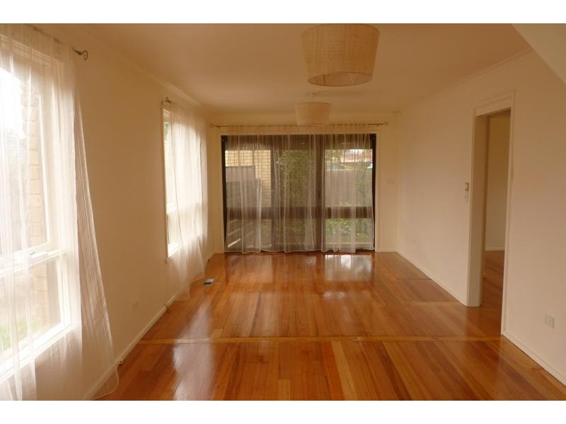 24 Burnleigh Drive, Gladstone Park VIC 3043