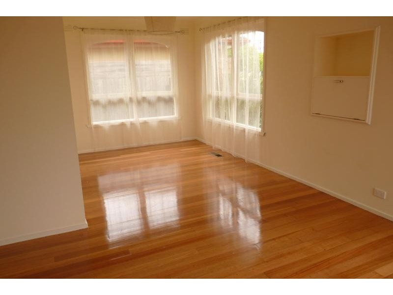 24 Burnleigh Drive, Gladstone Park VIC 3043