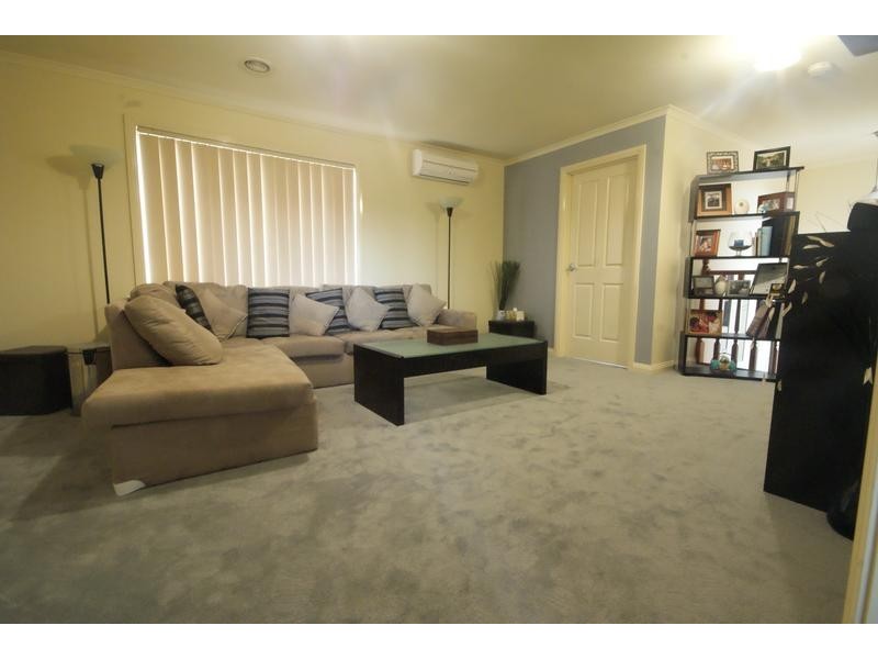 7/9C Weyburn Place, Avondale Heights VIC 3034