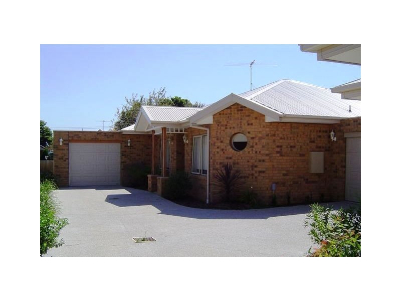 2/33 Cuthbert Street, Niddrie VIC 3042