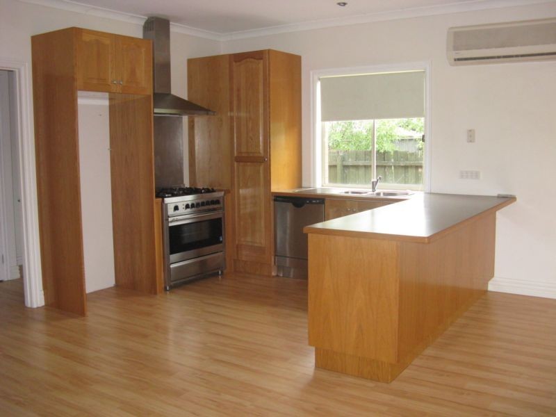 2/33 Cuthbert Street, Niddrie VIC 3042