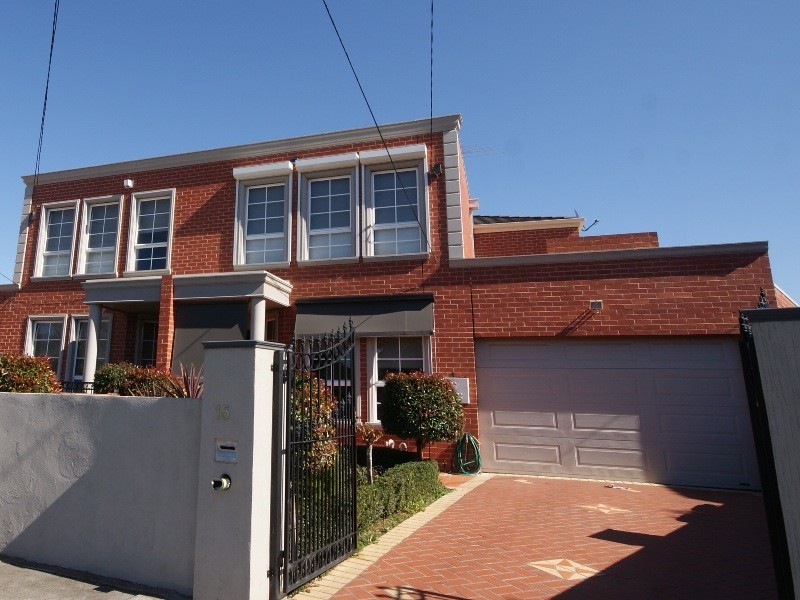 15 Glenview Court, Avondale Heights VIC 3034