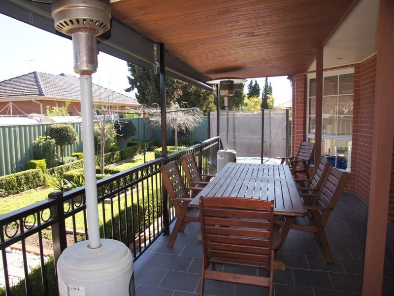 15 Glenview Court, Avondale Heights VIC 3034