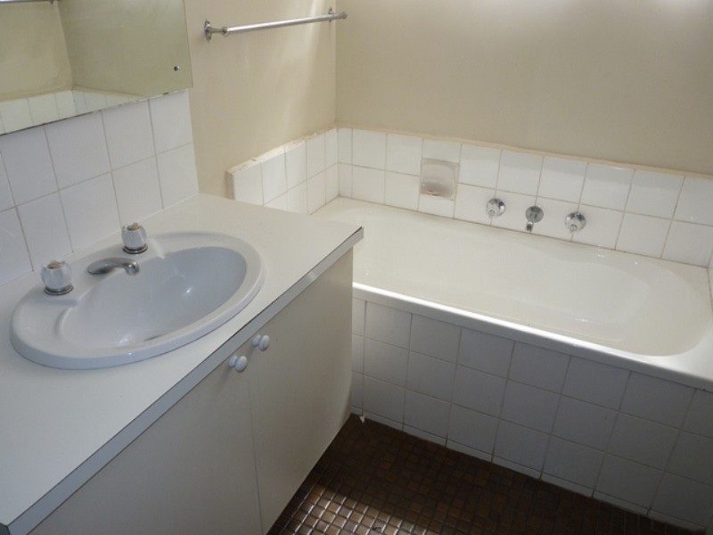 5/18 Raleigh Road, Essendon VIC 3040