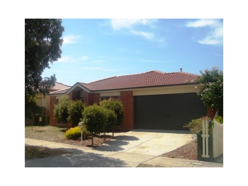 16 Sandover Drive, Roxburgh Park VIC 3064