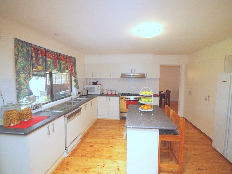 7 Rethal Close, Keilor Downs VIC 3038