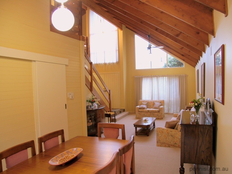 24 Surrey Drive, Keilor East VIC 3033