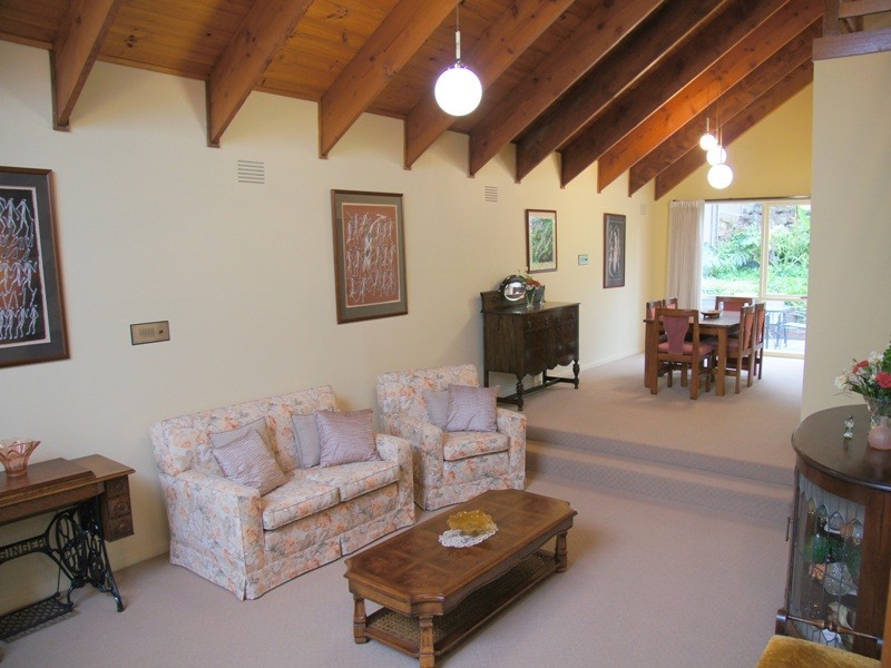 24 Surrey Drive, Keilor East VIC 3033