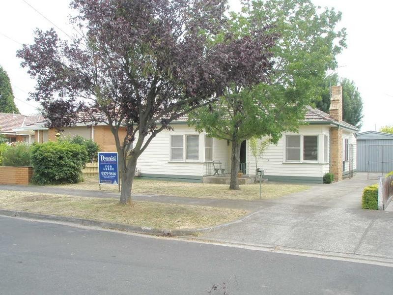 4 Karadoc Avenue, Pascoe Vale VIC 3044