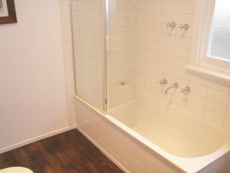 4 Karadoc Avenue, Pascoe Vale VIC 3044