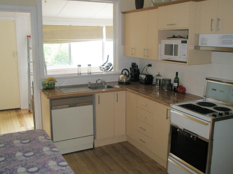 4 Karadoc Avenue, Pascoe Vale VIC 3044