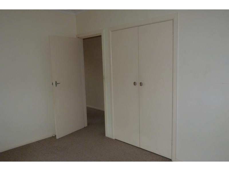 1/52 Rosehill Road, Niddrie VIC 3042