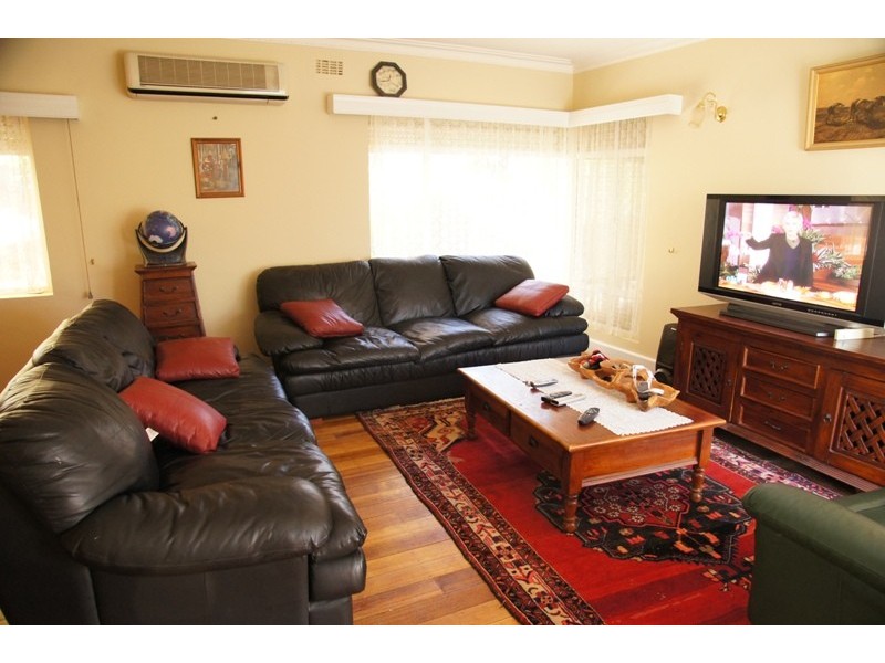 59 Hillsyde Parade, Strathmore VIC 3041