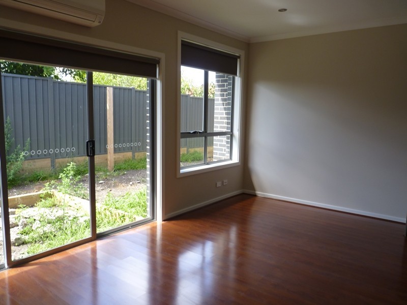 2/11 Sadie Street, Glenroy VIC 3046