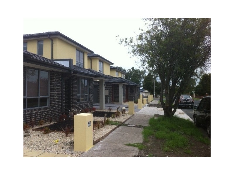 2/11 Sadie Street, Glenroy VIC 3046