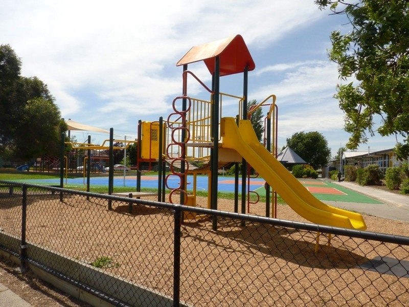 2/11 Sadie Street, Glenroy VIC 3046