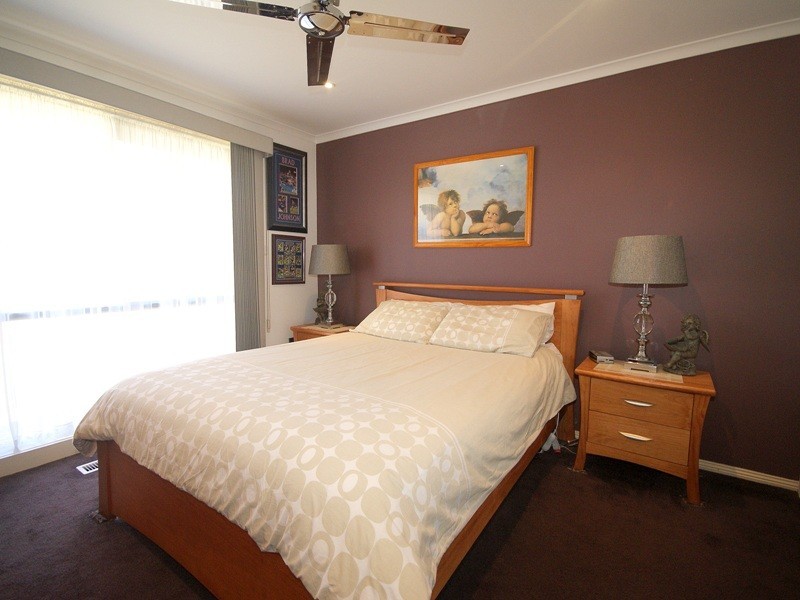 5 Abercairn Court, Deer Park VIC 3023