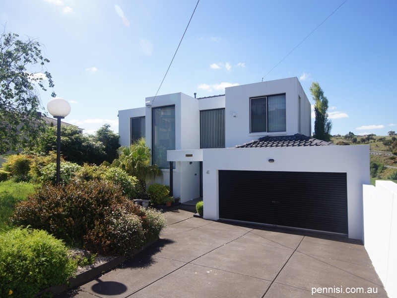 41 Surrey Drive, Keilor East VIC 3033