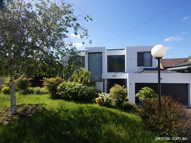 41 Surrey Drive, Keilor East VIC 3033