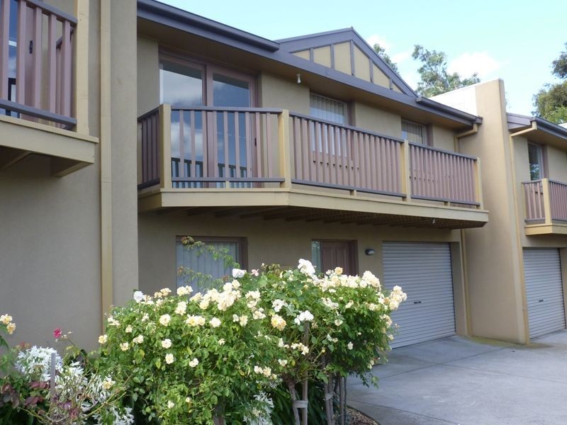 4/17 Afton Street, Essendon VIC 3040