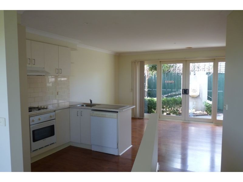 4/17 Afton Street, Essendon VIC 3040