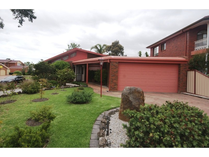 13 Rivoli Place, Taylors Lakes VIC 3038