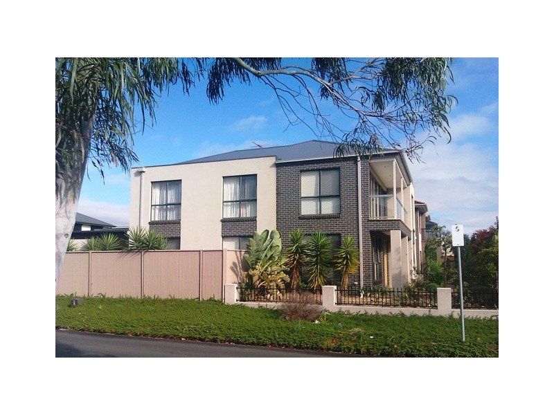 8 Taylor Avenue, Maribyrnong VIC 3032