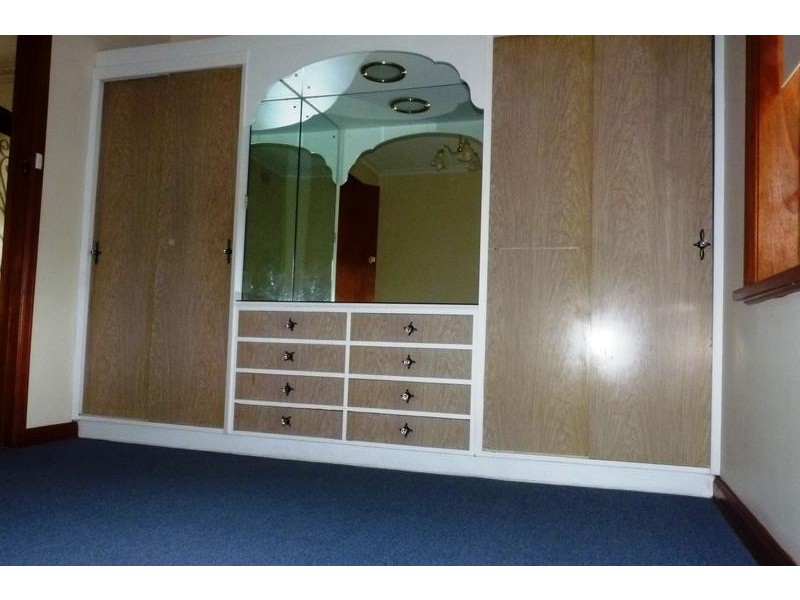 33 Rhodes Parade, Oak Park VIC 3046