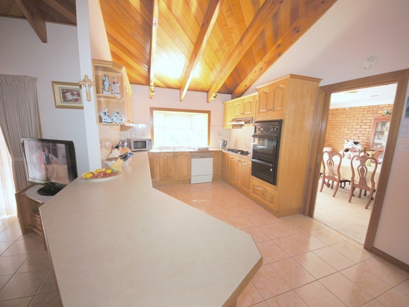 9 Constellation Court, Taylors Lakes VIC 3038