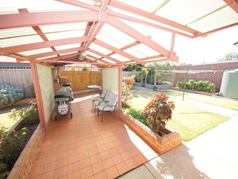 9 Constellation Court, Taylors Lakes VIC 3038