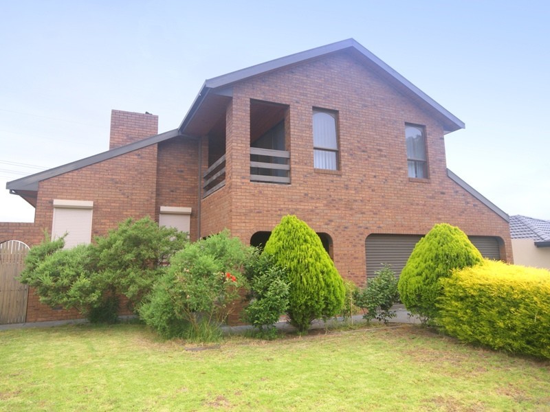 18 Broula Court, Taylors Lakes VIC 3038