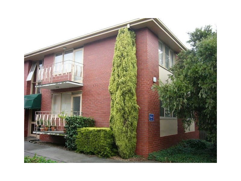 2/140 Hoffmans Road, Essendon VIC 3040