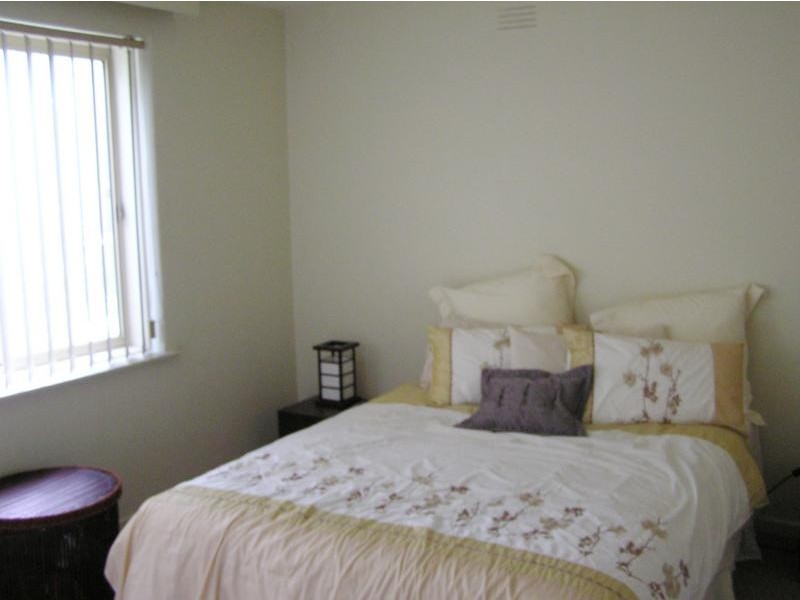 2/140 Hoffmans Road, Essendon VIC 3040