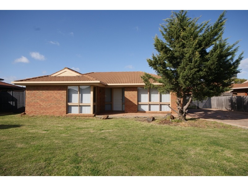 3 Chicquita Close, Keilor Downs VIC 3038